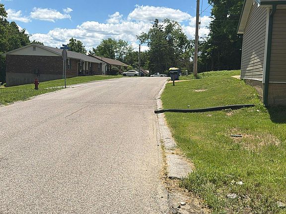 4th image of 1105 Cliff Dr