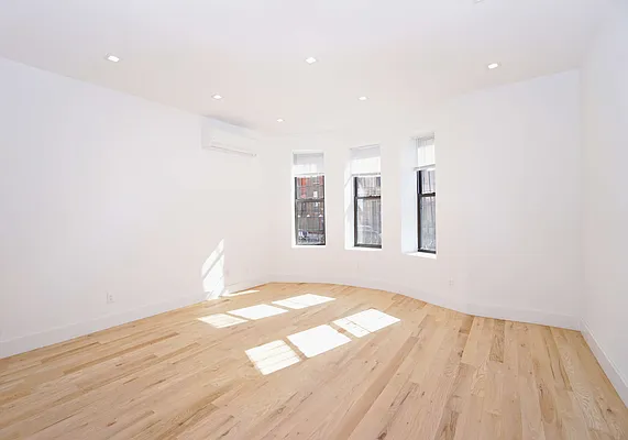 Rented by Compass | media 47