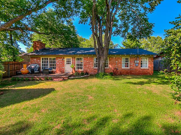 3rd image of 2136 Fremont Dr