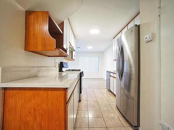 3rd image of 4732 Elmwood Ave