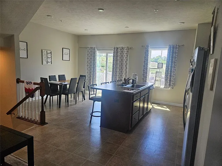 2027 Cade Dr — Photo 8