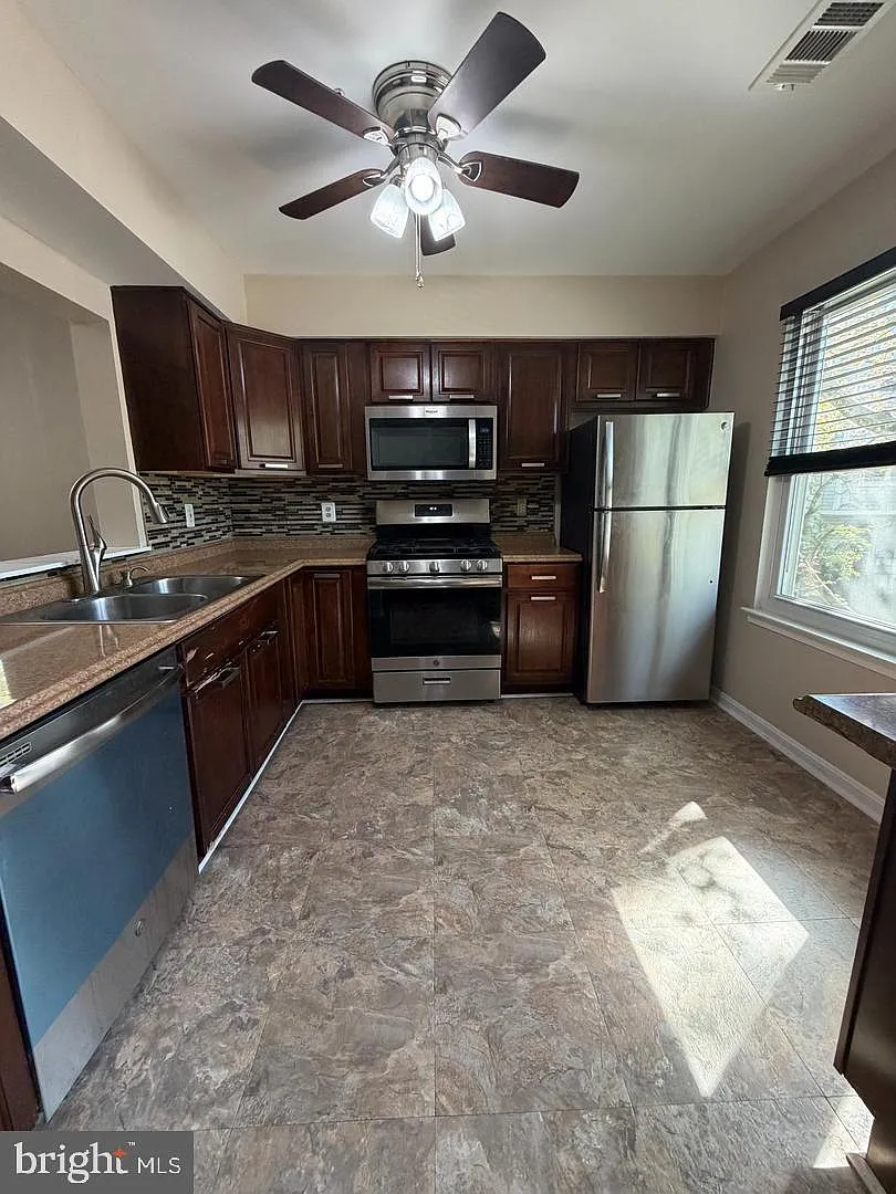 Hill Oaks Condo Phase 1-13 — Photo 2