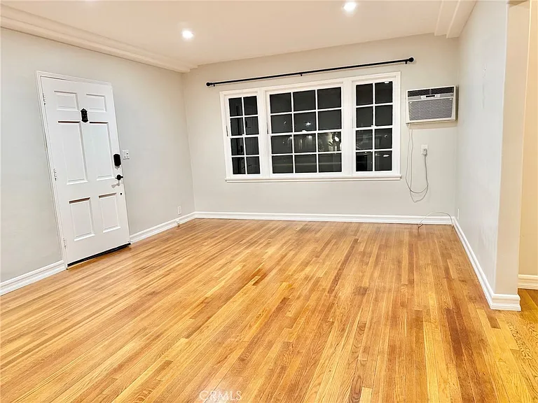 1744 Huntington Dr — Photo 14