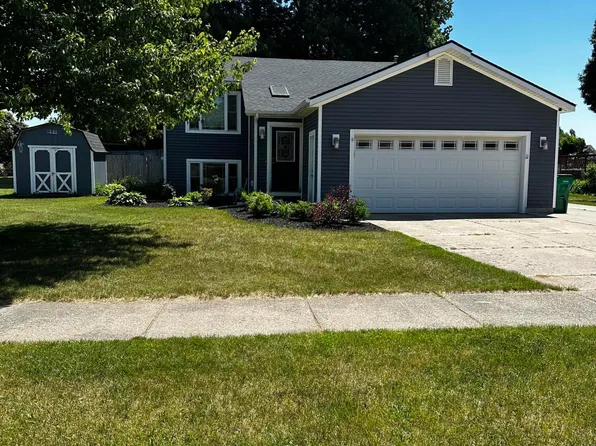 501 Hickory Dr, Wayland, MI 49348