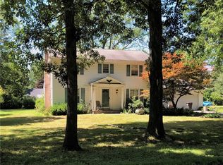 285 Woodland Dr, Orchard Park, NY 14127