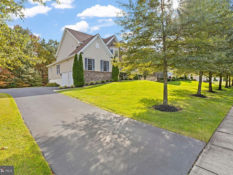 2nd image of 45 Foxcroft Way