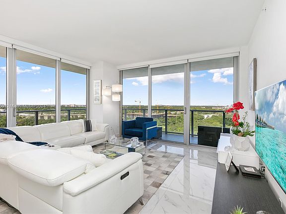 3rd image of 16385 Biscayne Blvd #1701-2