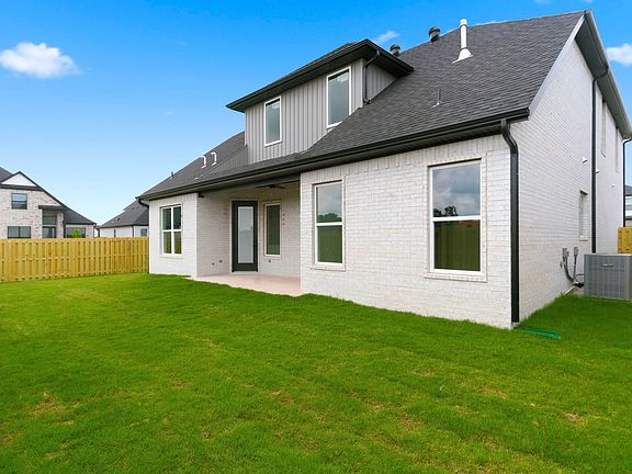 3rd image of 431 Hedge Dr