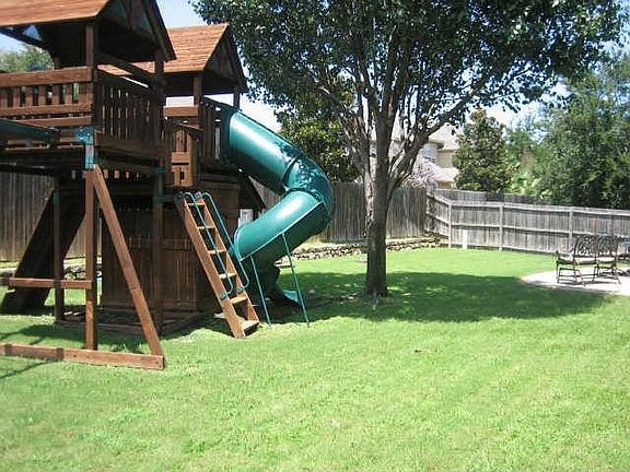 3rd image of 1305 Cilantro Dr