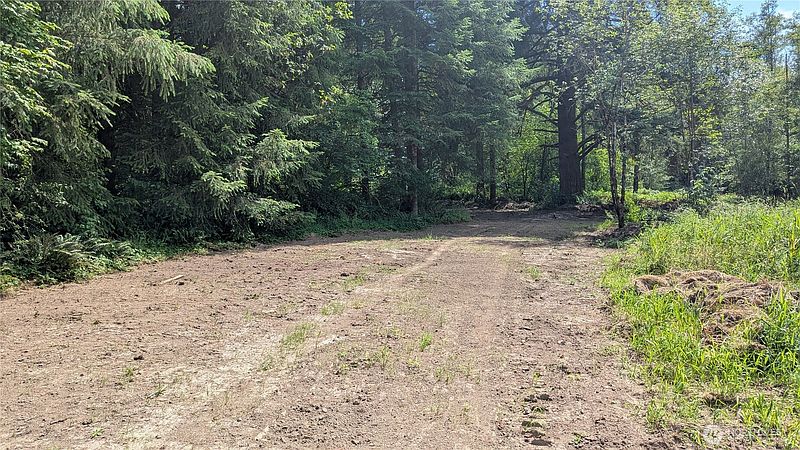 2nd image of 196 Jensen Road
