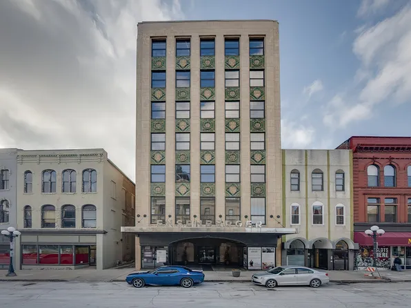 212 N Center St Unit 301, Bloomington, IL 61701