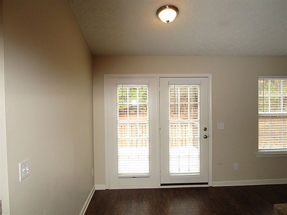 5th image of 398 Bridgestone Ln
