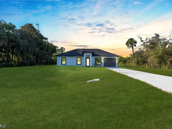 644 Woodcrest Dr, Lehigh Acres, FL 33972