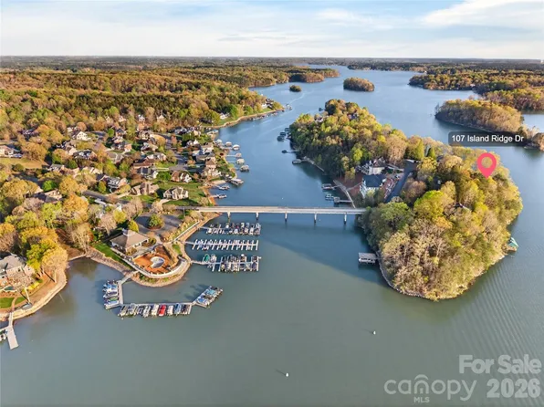 107 Island Ridge Dr, Statesville, NC 28677