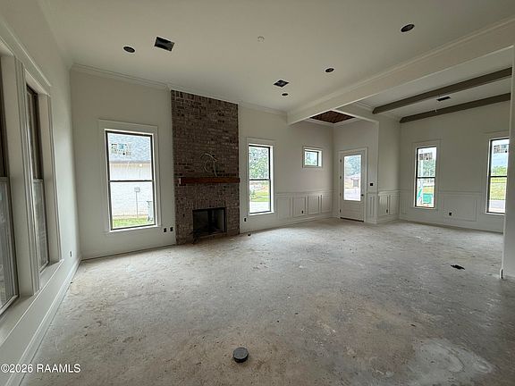 4th image of 721 Whispering Meadows Rd