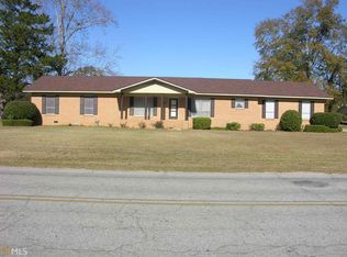 40 W Daniel St, Metter, GA 30439