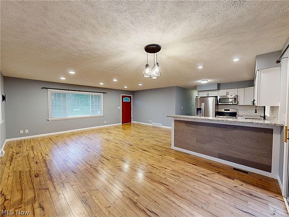 5th image of 2922 Cliffside Dr