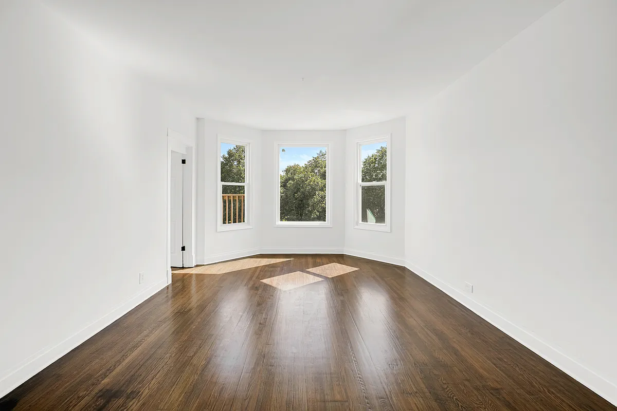 Building Photo - 3836 W Diversey Ave #2