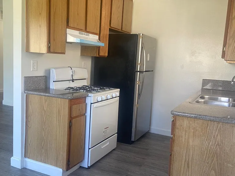 Sylvan Court — Photo 14