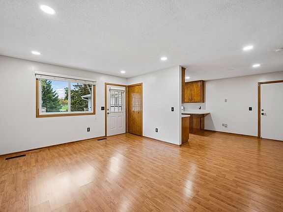 5th image of 11105 Drake St NW