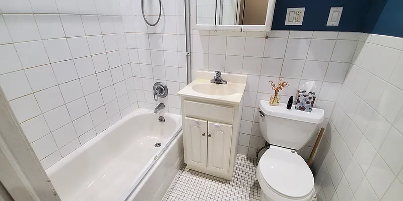 Rented by Capri Jet Realty Corp | media 5