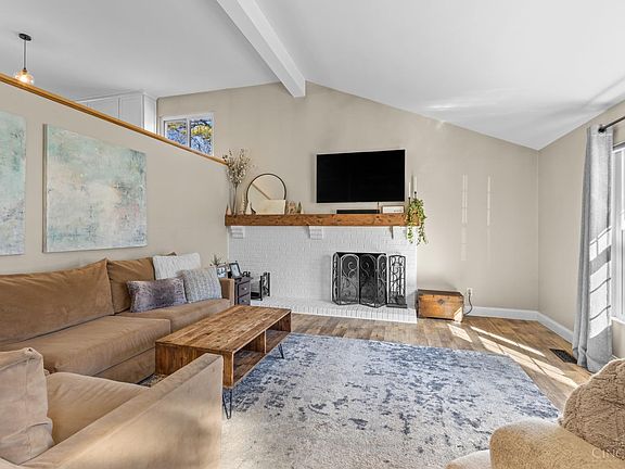 5th image of 3464 Simpson Trce