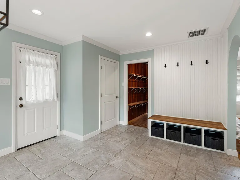 9333 Walterville Rd — Photo 11