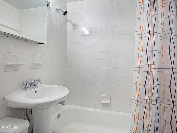 2nd image of 152 E 83rd St APT 2A
