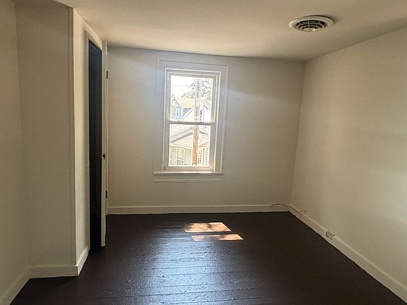 5th image of 213 Tilghman St