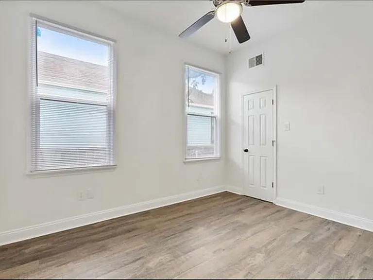 2322 Chippewa St — Photo 6