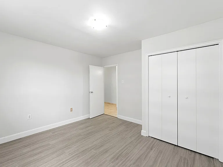 1223 Richmond St — Photo 15
