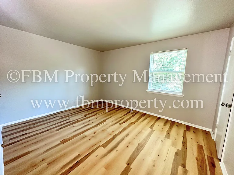 518 N Rogers St #208 — Photo 16