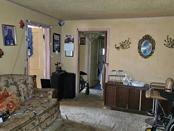 3rd image of 6826 Larkstone St
