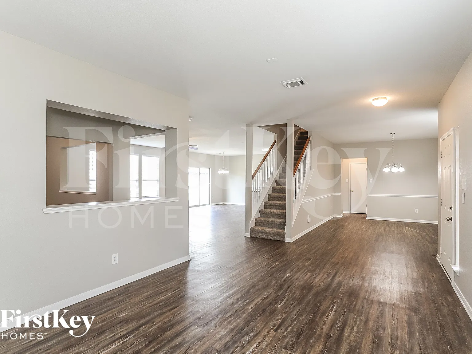 4 bed, 2.5 bath, 3063 sqft, $2,090 — Photo 2