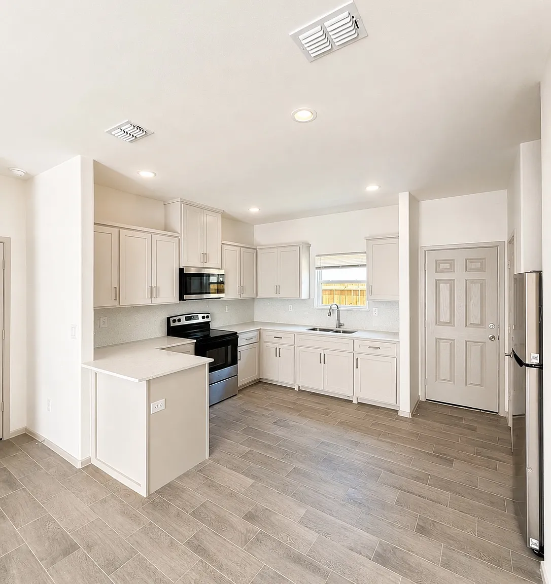 3 bed, 1118 sqft, $1,225 — Photo 2