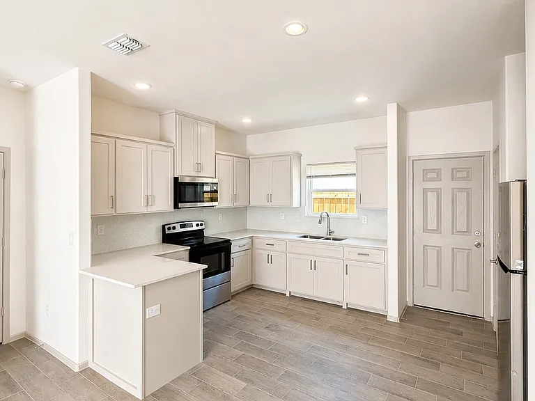 2612 E Harrison Ave #2 — Photo 2