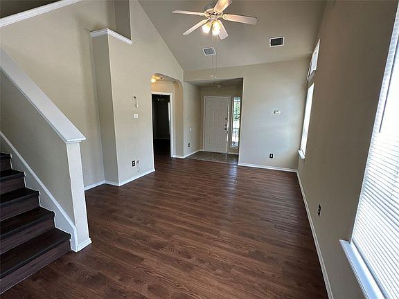 4th image of 2315 Bluffstone Dr