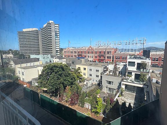 2nd image of 950 Bay St