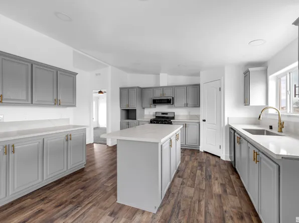 8250 Sycamore St, Silver Springs, NV 89429