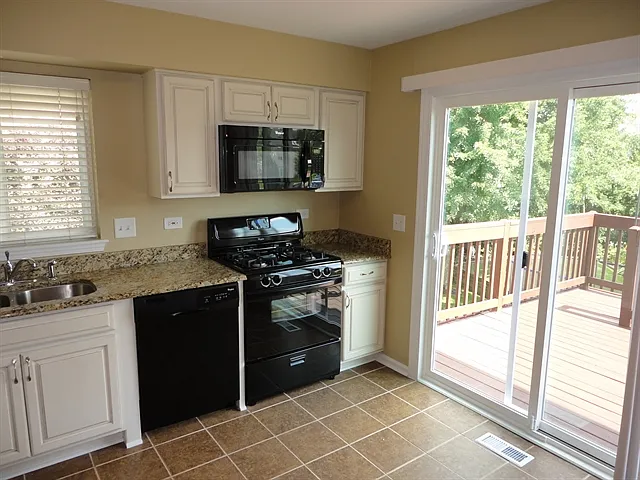 1209 N Camden Ln — Photo 6