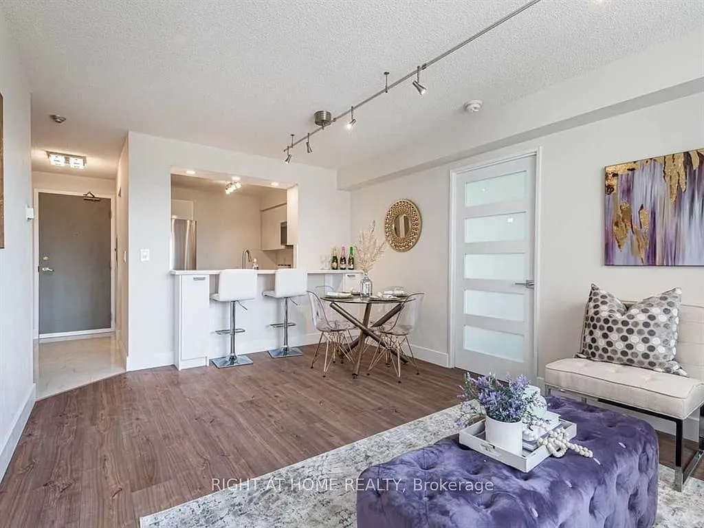 Building Photo - 555 Wilson Heights Blvd #215