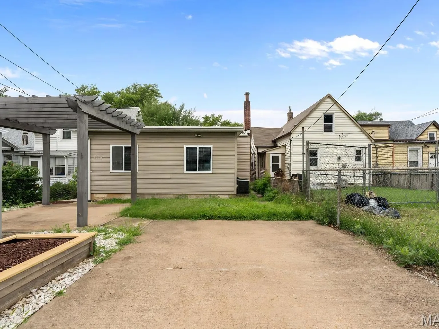 3 bed, 1239 sqft, $1,999 — Photo 4