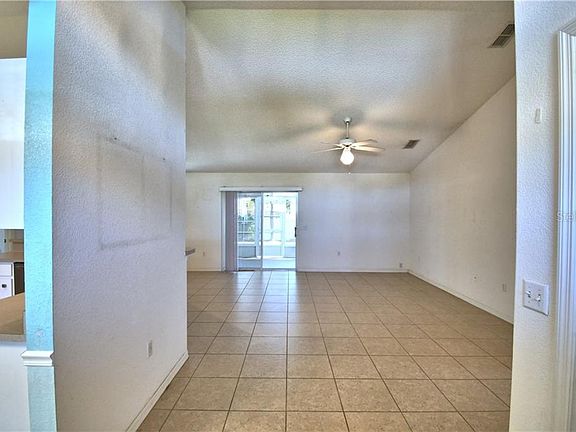 5th image of 609 Terranova Dr