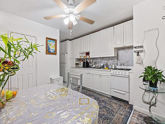 2nd image of 2727 Ocean Pkwy APT D2
