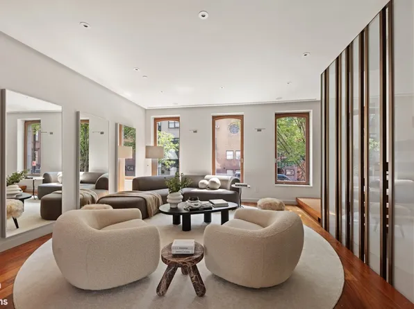 251 East 61st Street image 12 of 35