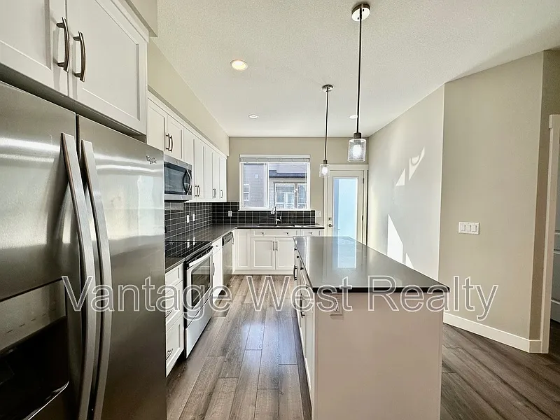 3 bed, 2.5 bath, 1448 sqft, $2,875 — Photo 3