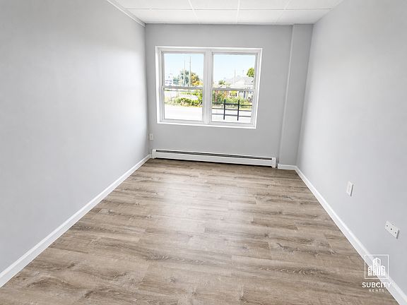 2nd image of 275 Vreeland Ave #764
