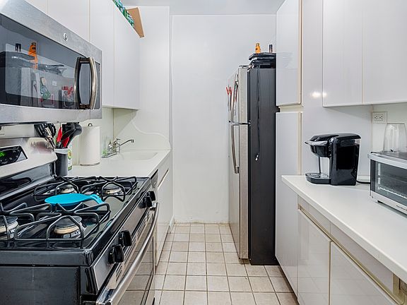 3rd image of 140 E 56th St APT 7D