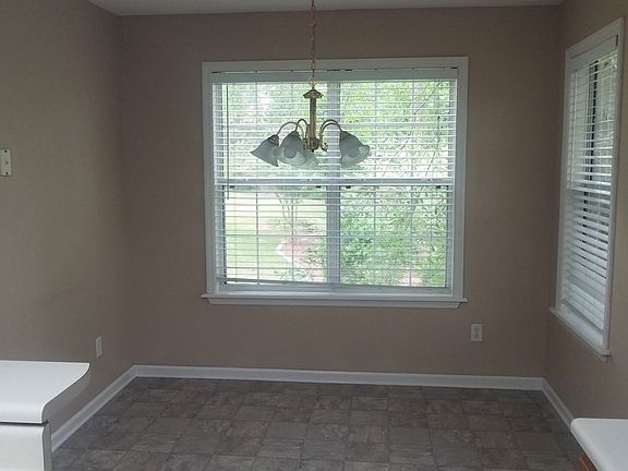 5th image of 2311 S Sherwood Dr