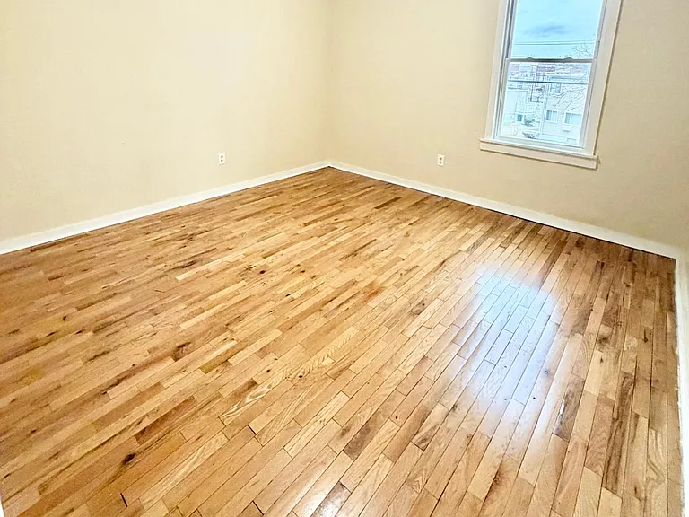 33 Dickerman St #4 — Photo 3